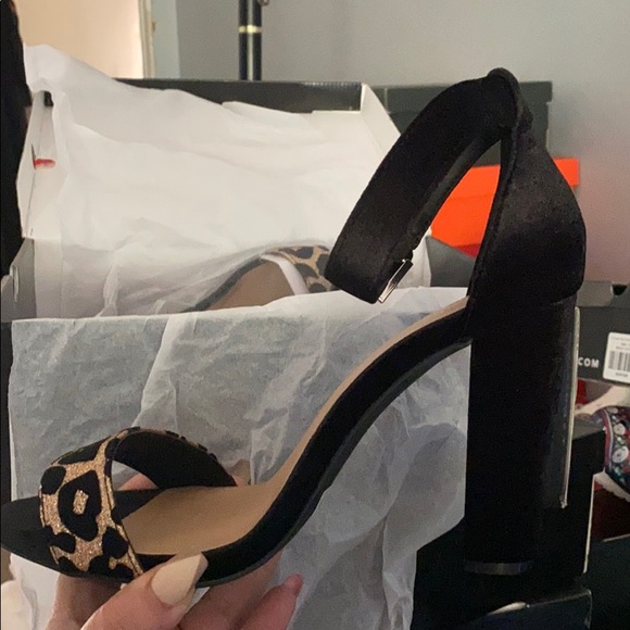 4in Lepard Velvet High Heel size 9.5 wide - Picture 2 of 3